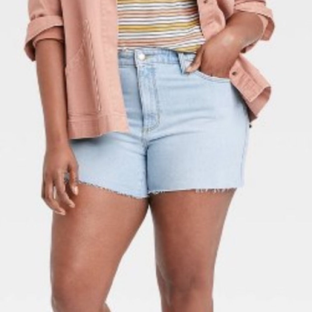 Women's High-Rise Vintage Midi Jean Shorts Universal Thread Light Blue      NWT
